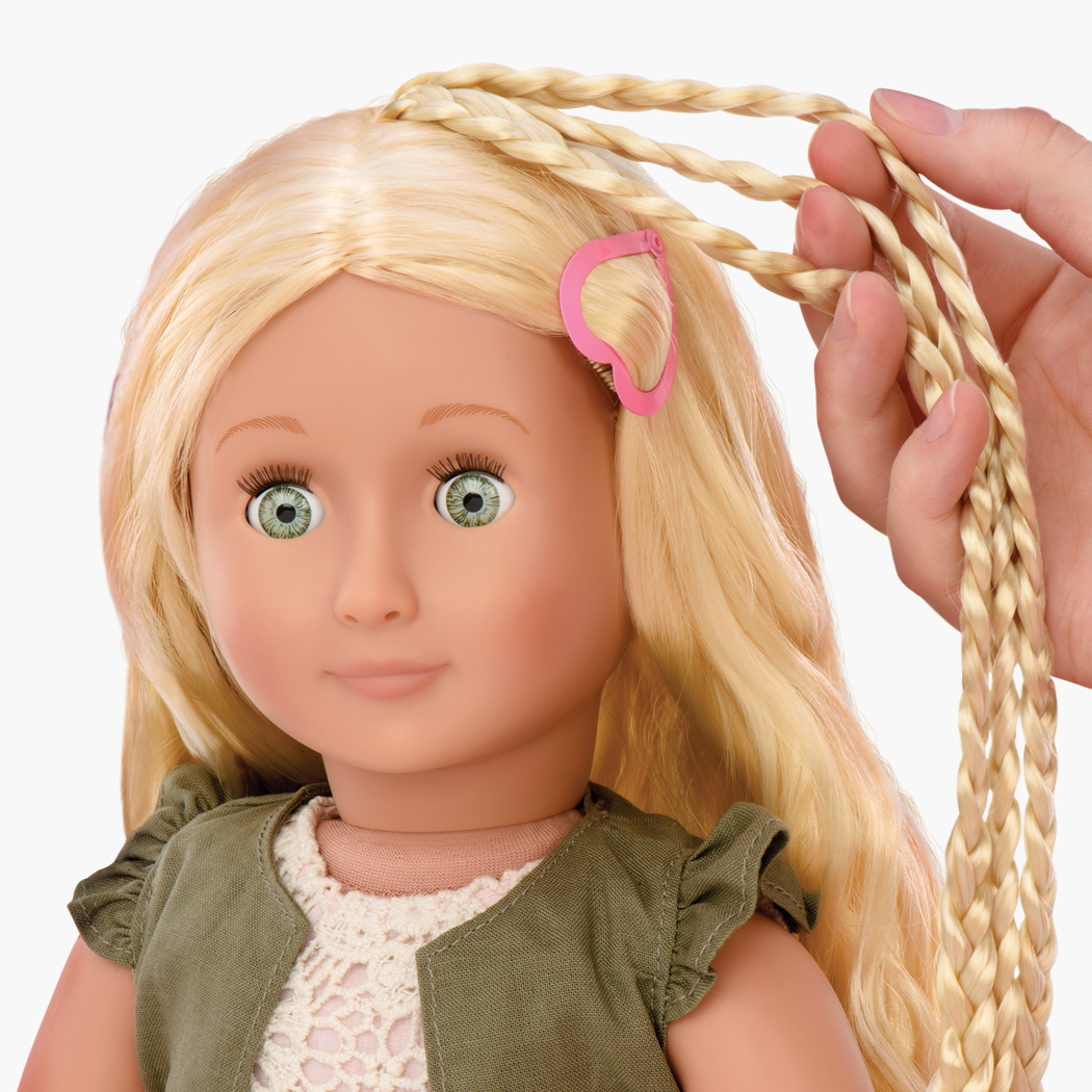 Pia Hairplay Doll with extendable braids