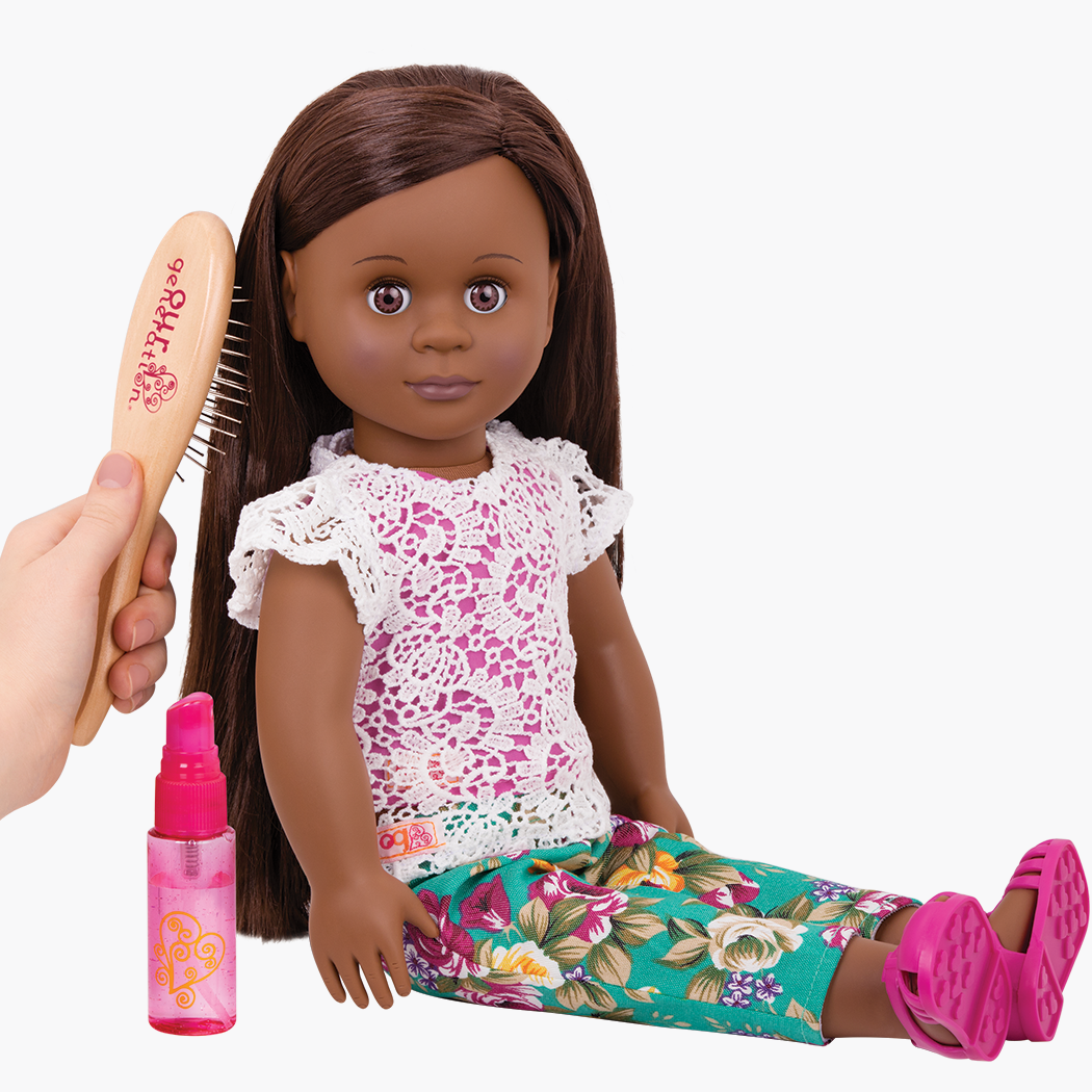 Maeva Doll having hair brushed using set