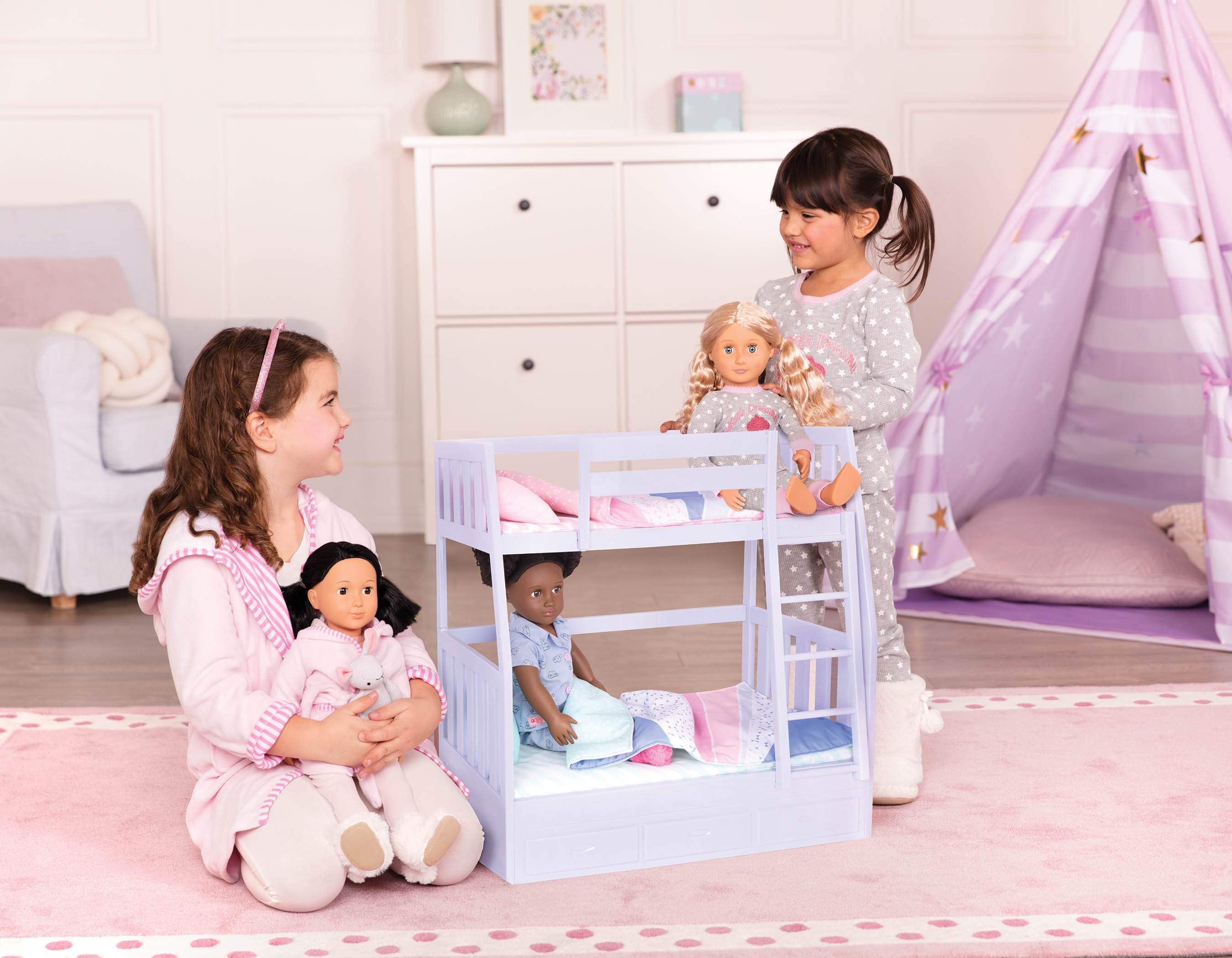 12 Steps for the Perfect Sleepover - Girls playing with OG Dolls at a Sleepover