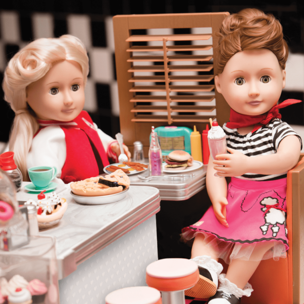Lifestyle images of Evelyn and ginger in Diner